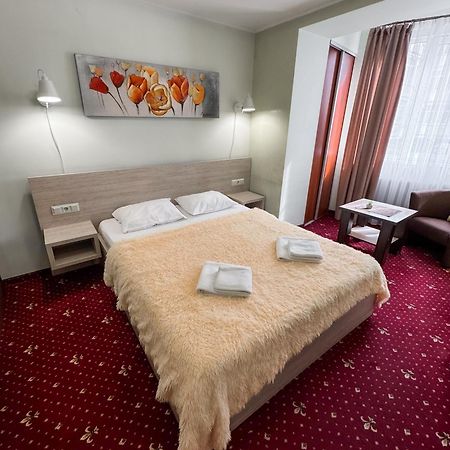 איוונו-פרנקיבסק Apartments Deluxe מראה חיצוני תמונה