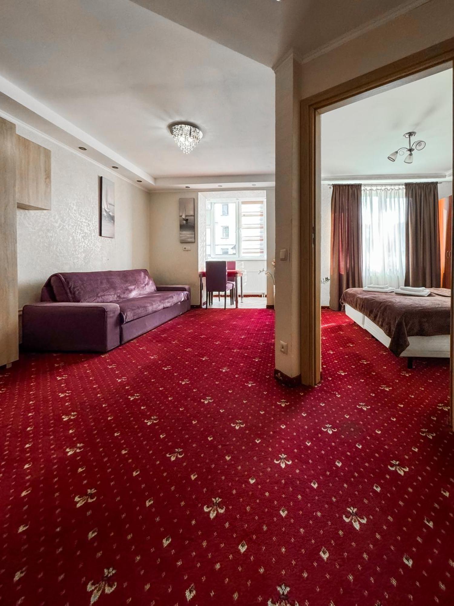 איוונו-פרנקיבסק Apartments Deluxe מראה חיצוני תמונה